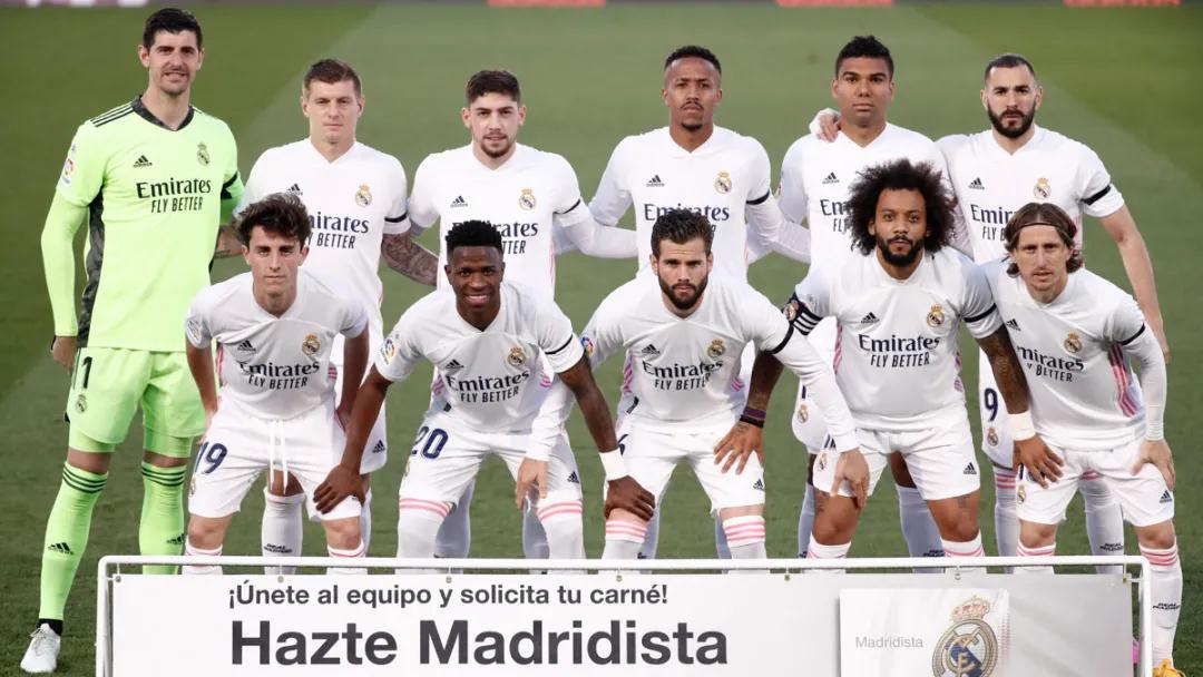 خالد لاعب الأهلي السابقمسيرة حافلة بالإنجازات مع القلعة الحمراء